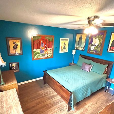 Family Friendly Downtown Home - Private Yard & Grill - Location, Location, Location! Athens Exterior photo
