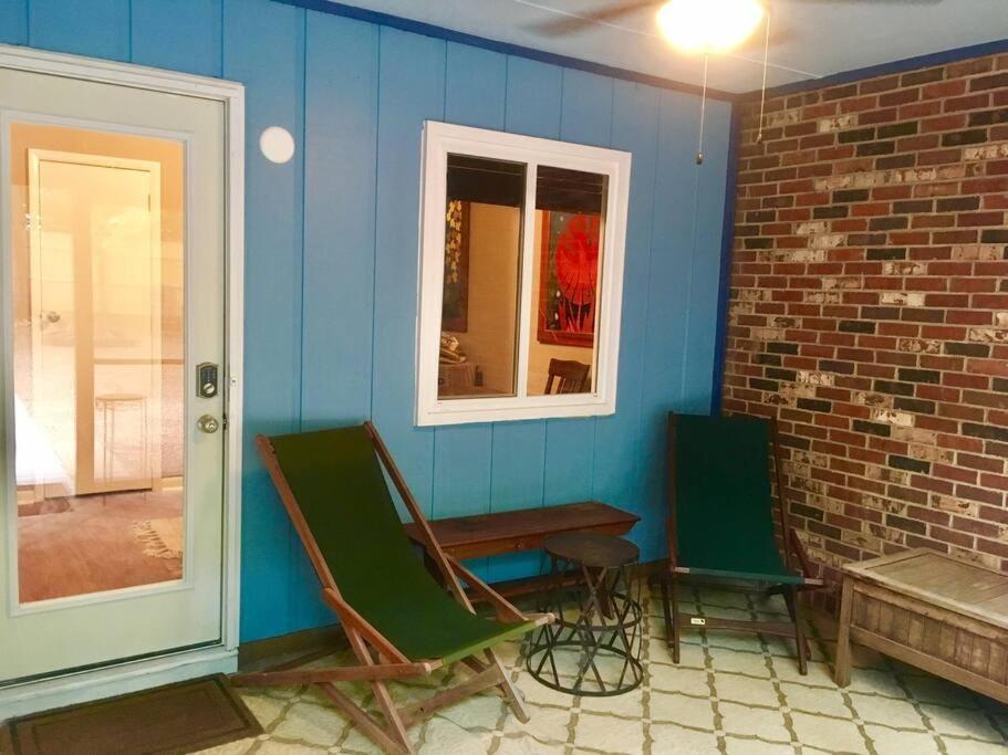 Family Friendly Downtown Home - Private Yard & Grill - Location, Location, Location! Athens Exterior photo