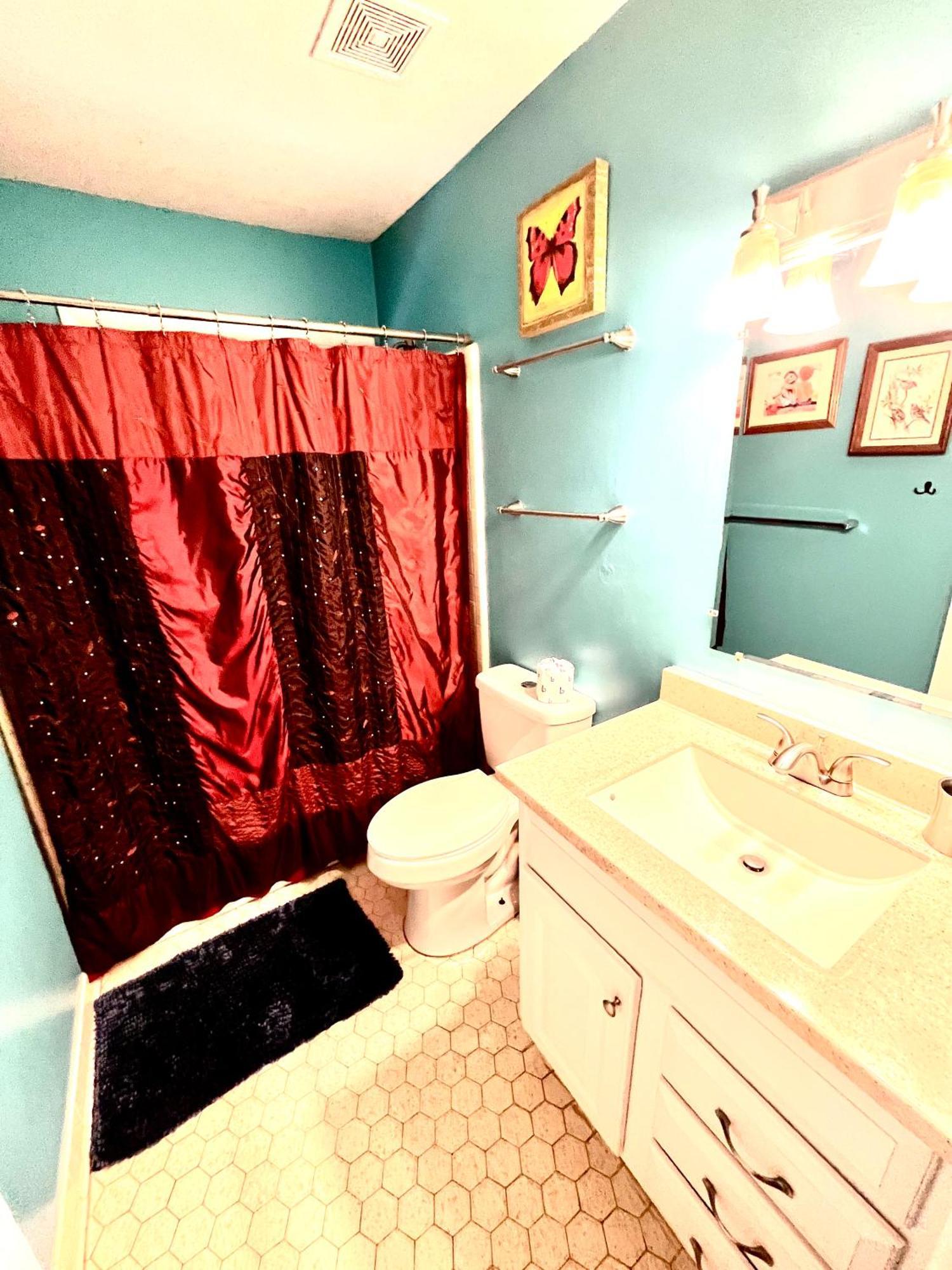 Family Friendly Downtown Home - Private Yard & Grill - Location, Location, Location! Athens Exterior photo