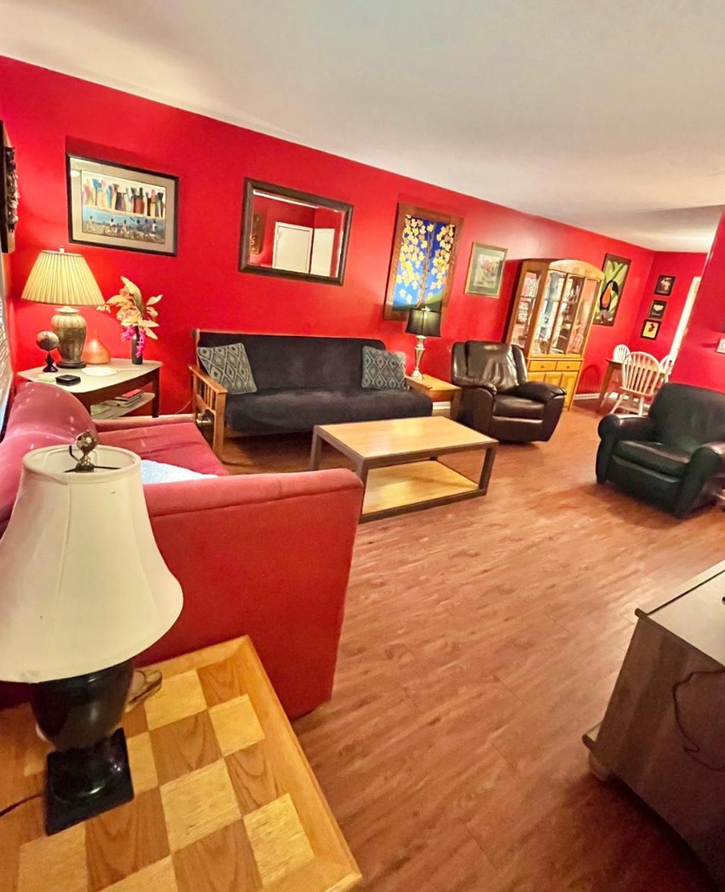 Family Friendly Downtown Home - Private Yard & Grill - Location, Location, Location! Athens Exterior photo