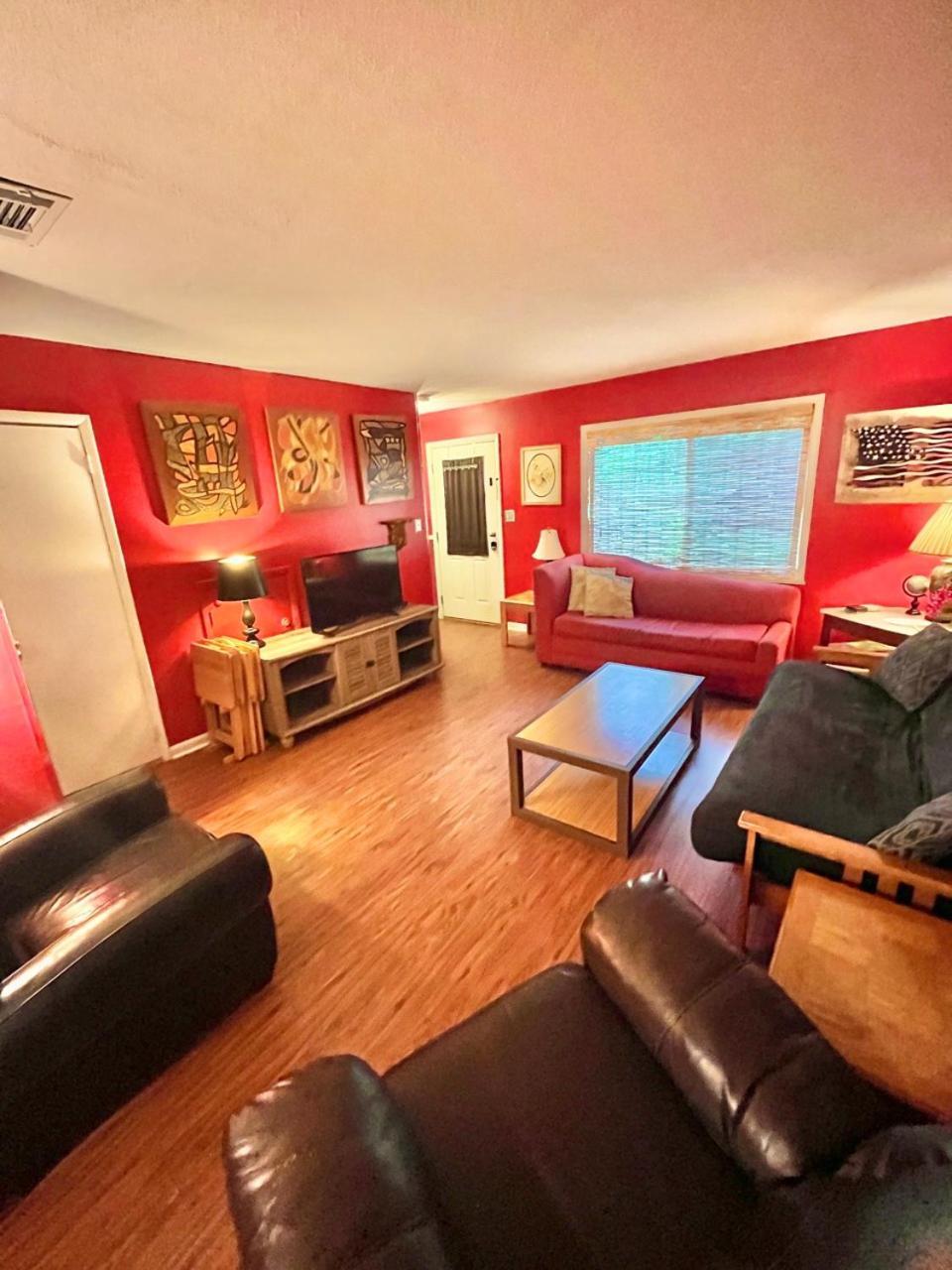 Family Friendly Downtown Home - Private Yard & Grill - Location, Location, Location! Athens Exterior photo
